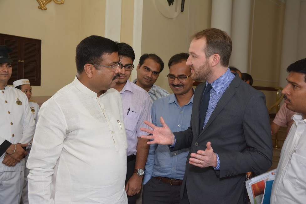  Kieran Clarke, Research Officer, Global Subsidies Initiative, speaking with the Minister for Petroleum and Natural Gas, Dharmendra Pradhan.