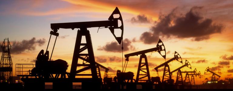 image of an oil rig 