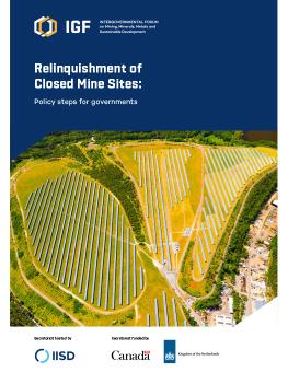 Relinquishment of Closed Mine Sites report cover showing an aerial view of a solar power plant in a recultivated landscape after mining.