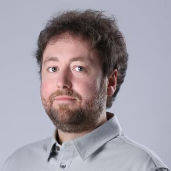 A photo of Mark Raven.