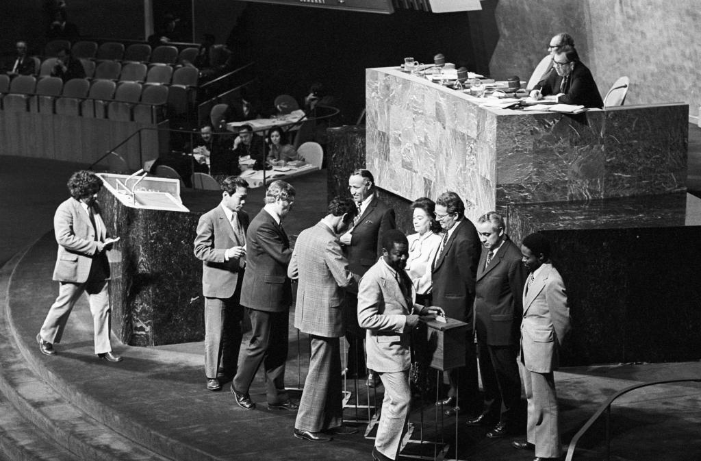 UN General Assembly delegates voting