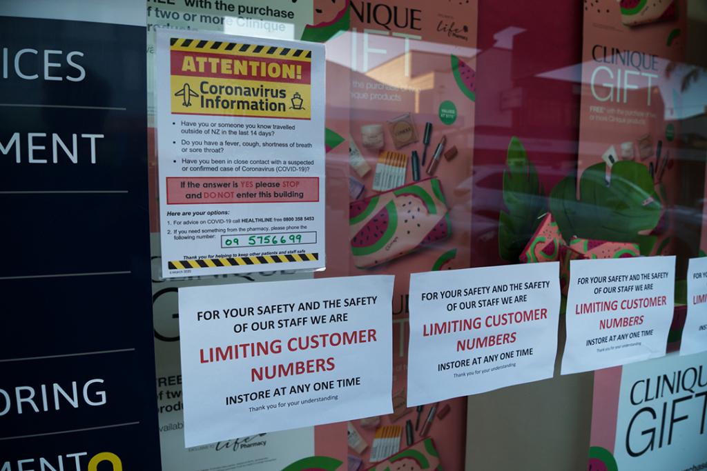 New Zealand coronavirus lockdown signs