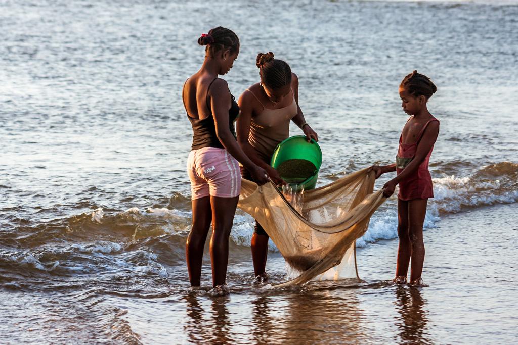 Women fishing Madagascar