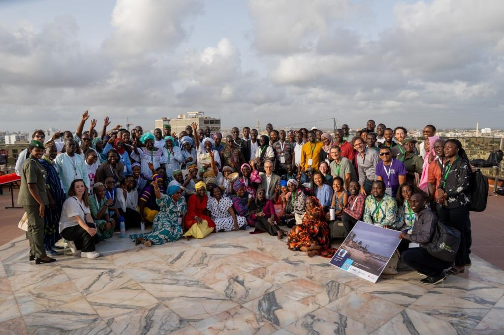 Family photo of the Mangrove Ecosystems Symposium