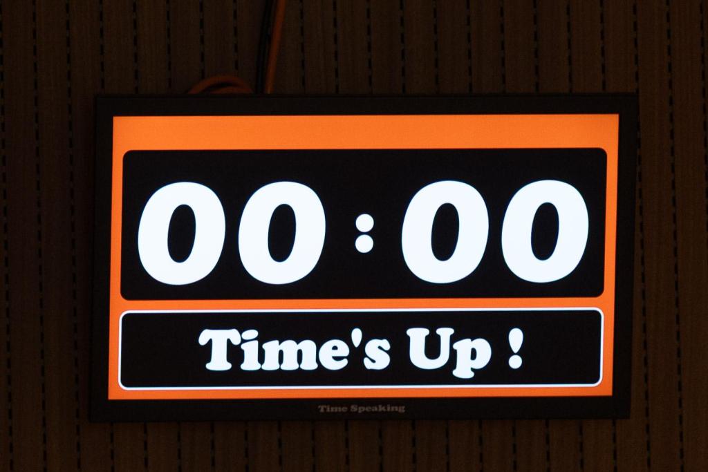 A clock showing 00:00
