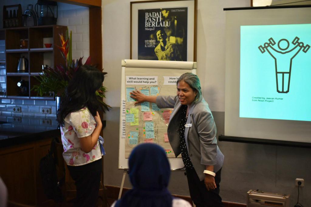 A speaker reads from a flip chart during a focus group session