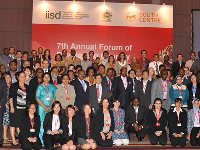 Group picture from the 2013 Investment Policy Forum in Indonesia