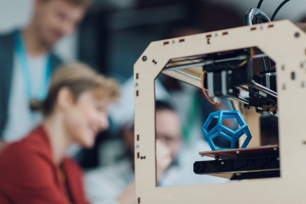 3D printing machine making a hexagon